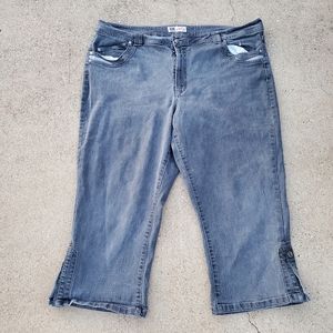 faded glory stretch capris